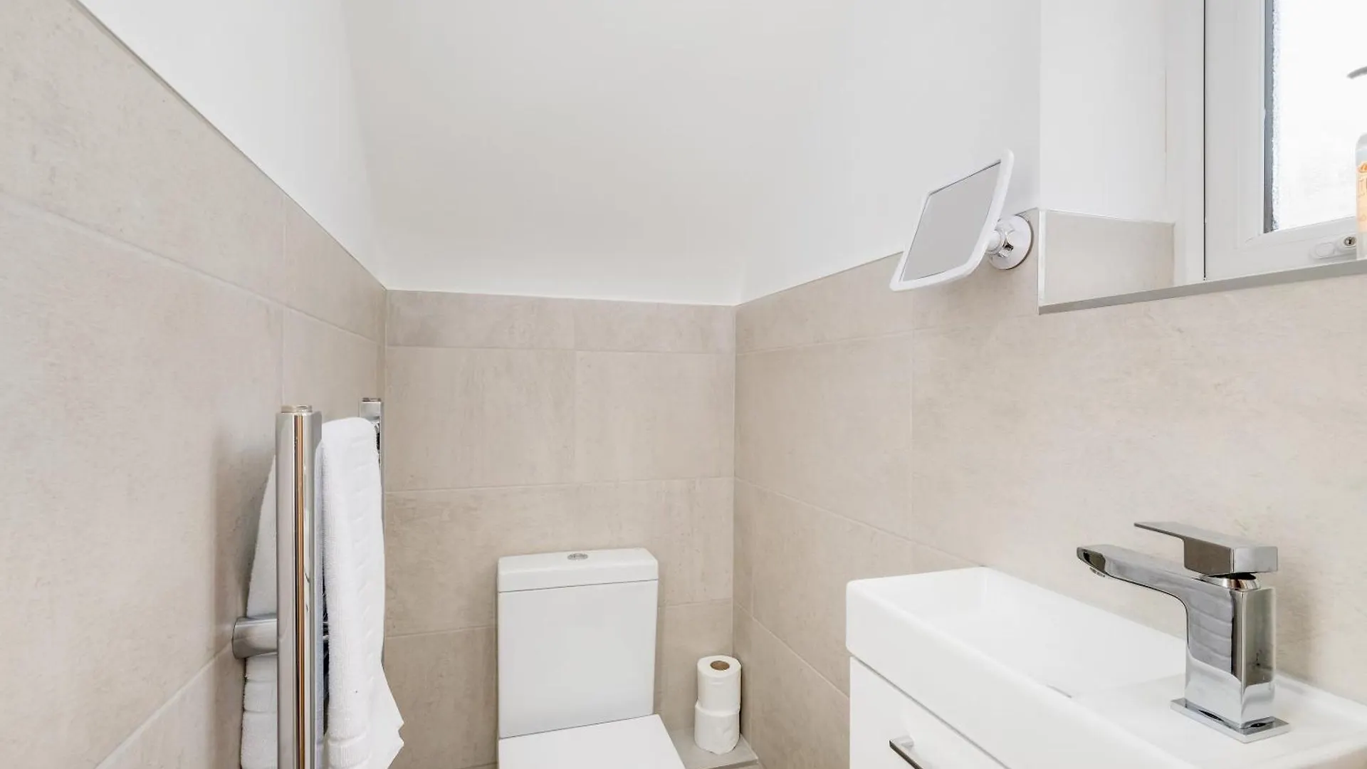 Bright 6 Bedroom 3 Bath House Ideal For Pinewood Studios Iver 0*,