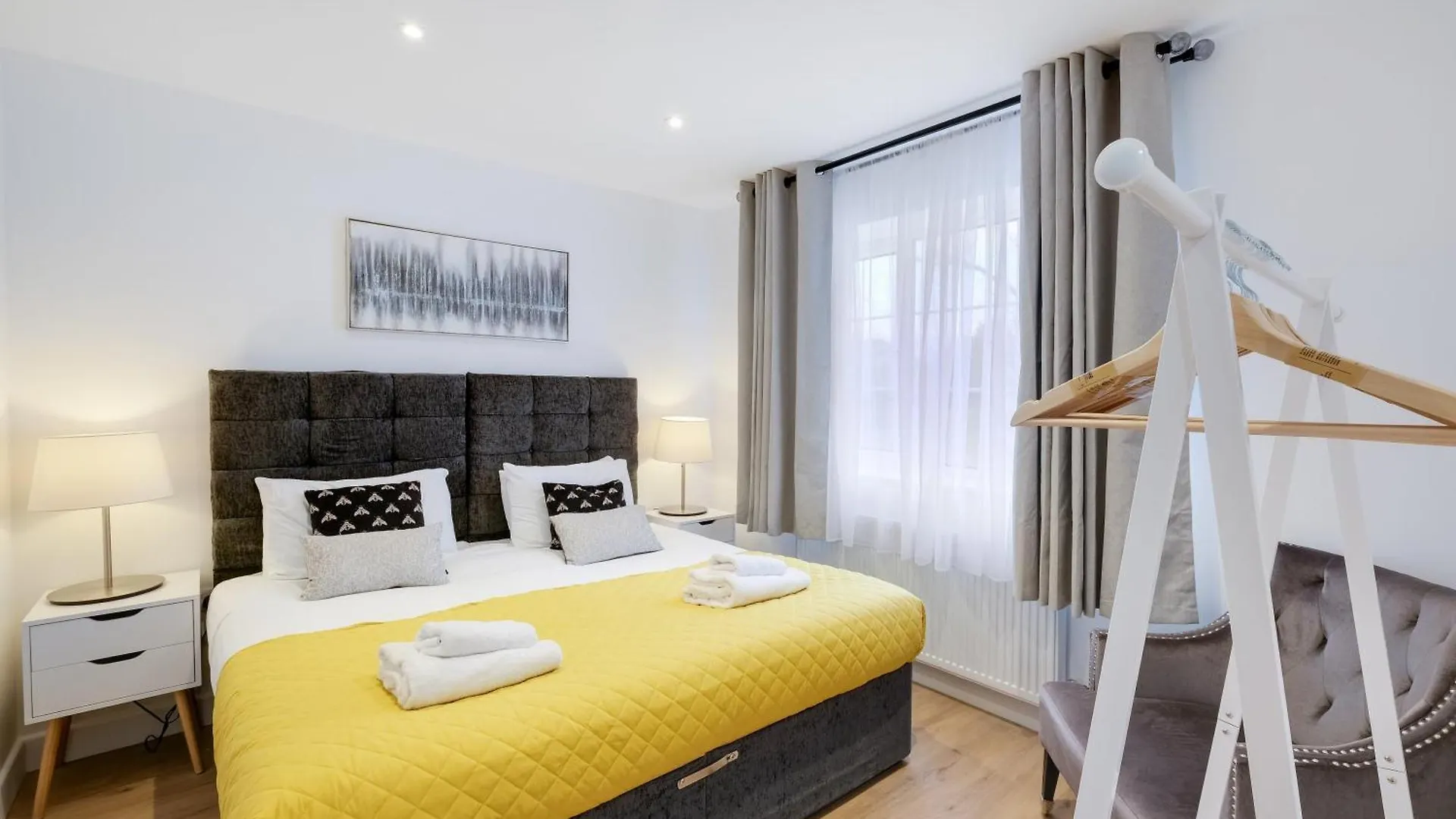 Bright 6 Bedroom 3 Bath House Ideal For Pinewood Studios Iver