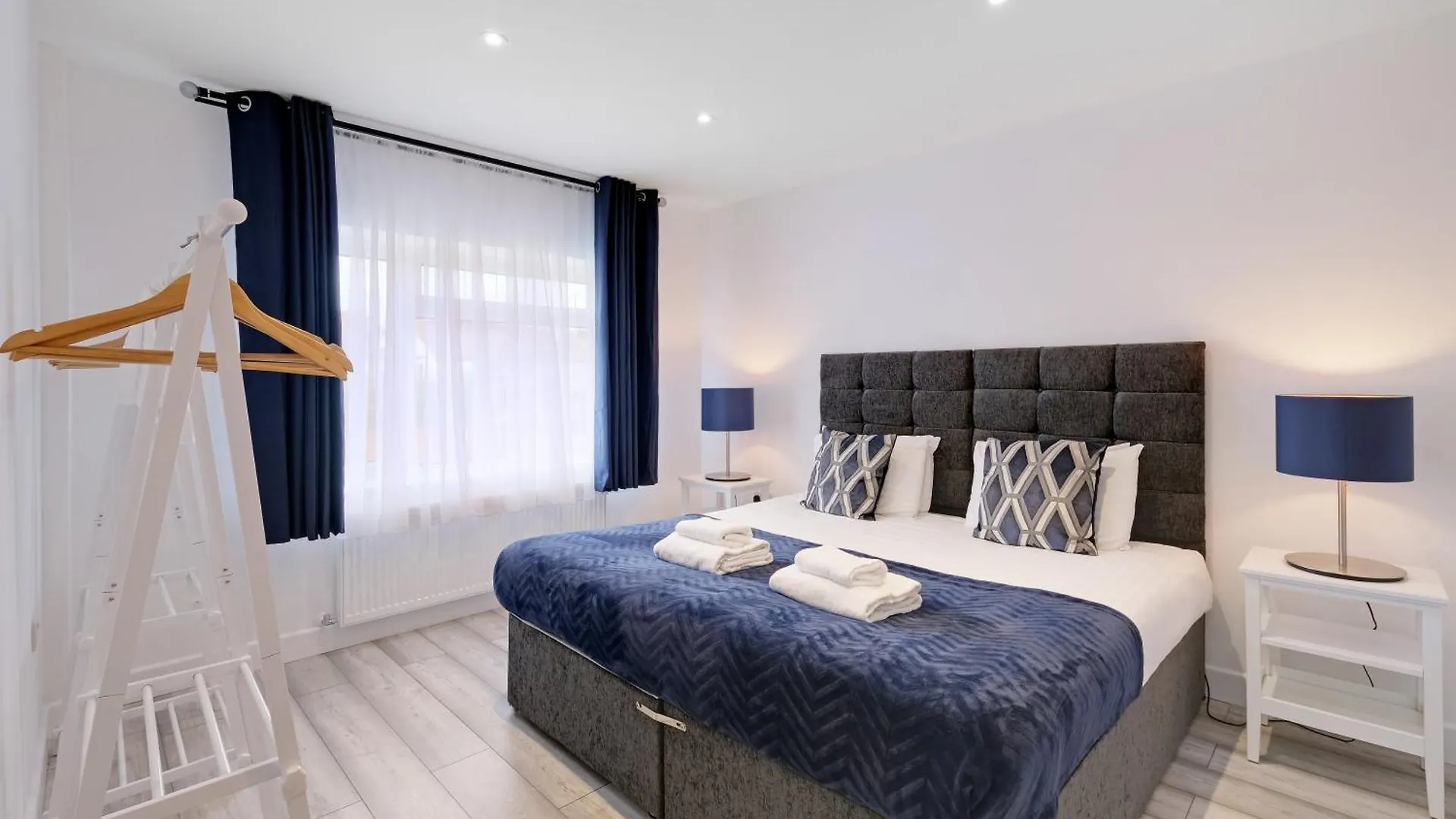Bright 6 Bedroom 3 Bath House Ideal For Pinewood Studios Iver United Kingdom