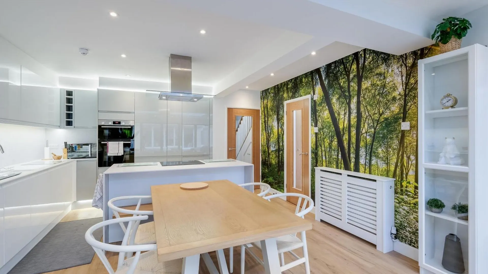 Bright 6 Bedroom 3 Bath House Ideal For Pinewood Studios Iver