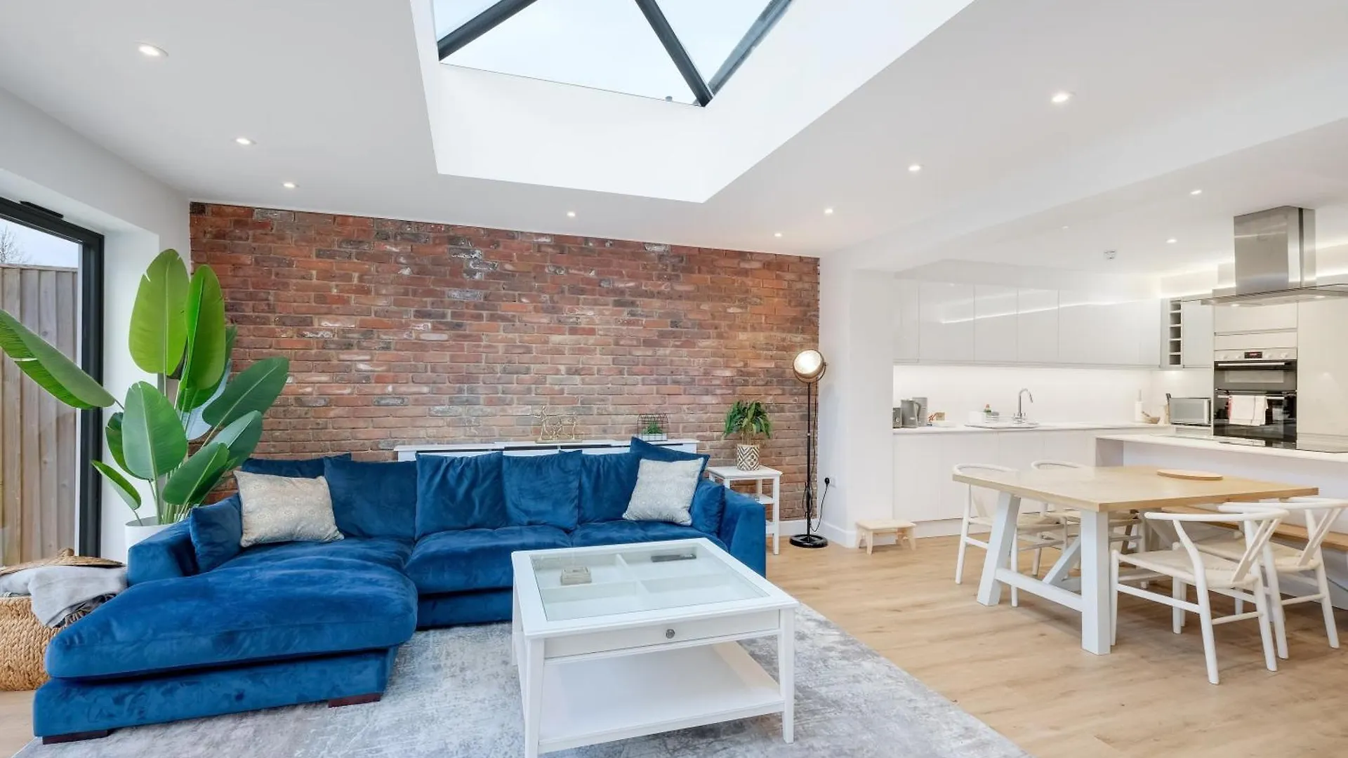 Bright 6 Bedroom 3 Bath House Ideal For Pinewood Studios Iver United Kingdom