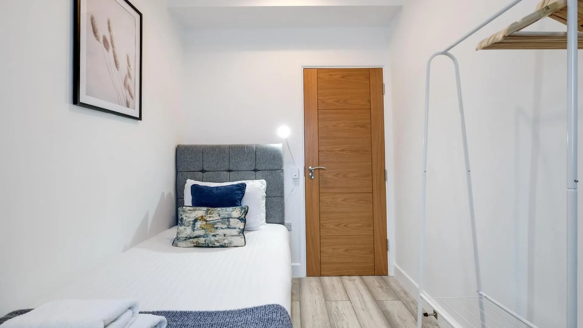 Holiday home Bright 6 Bedroom 3 Bath House Ideal For Pinewood Studios Iver