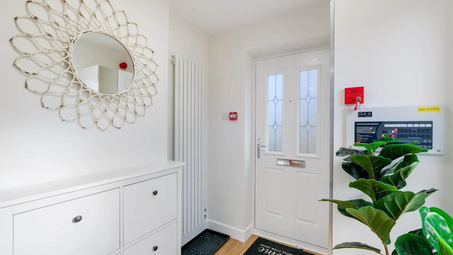 Bright 6 Bedroom 3 Bath House Ideal For Pinewood Studios Iver Holiday home