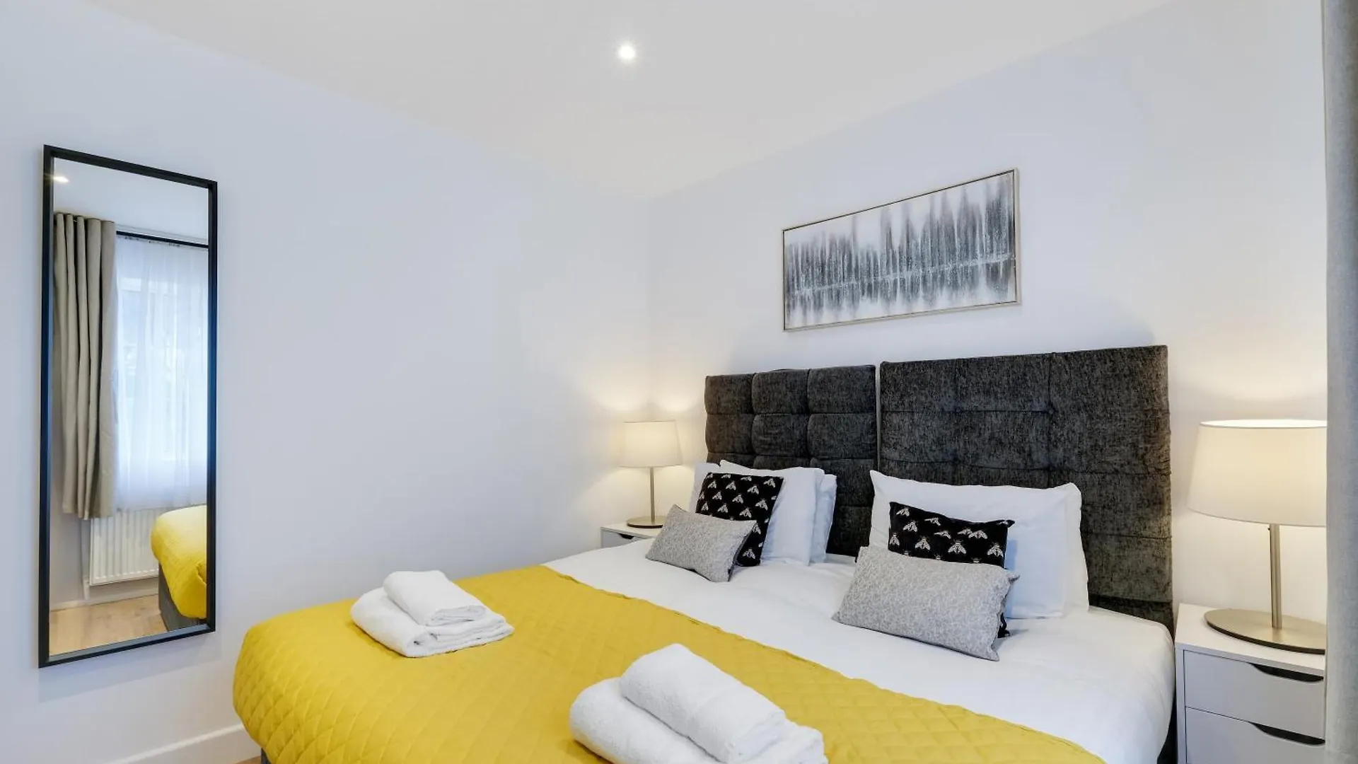 Holiday home Bright 6 Bedroom 3 Bath House Ideal For Pinewood Studios Iver United Kingdom