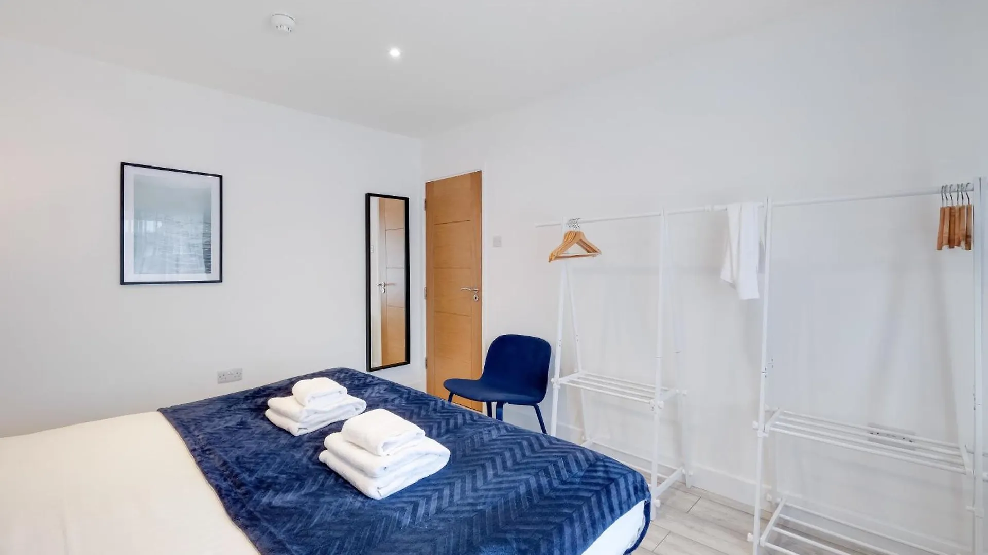 Bright 6 Bedroom 3 Bath House Ideal For Pinewood Studios Iver 0*,