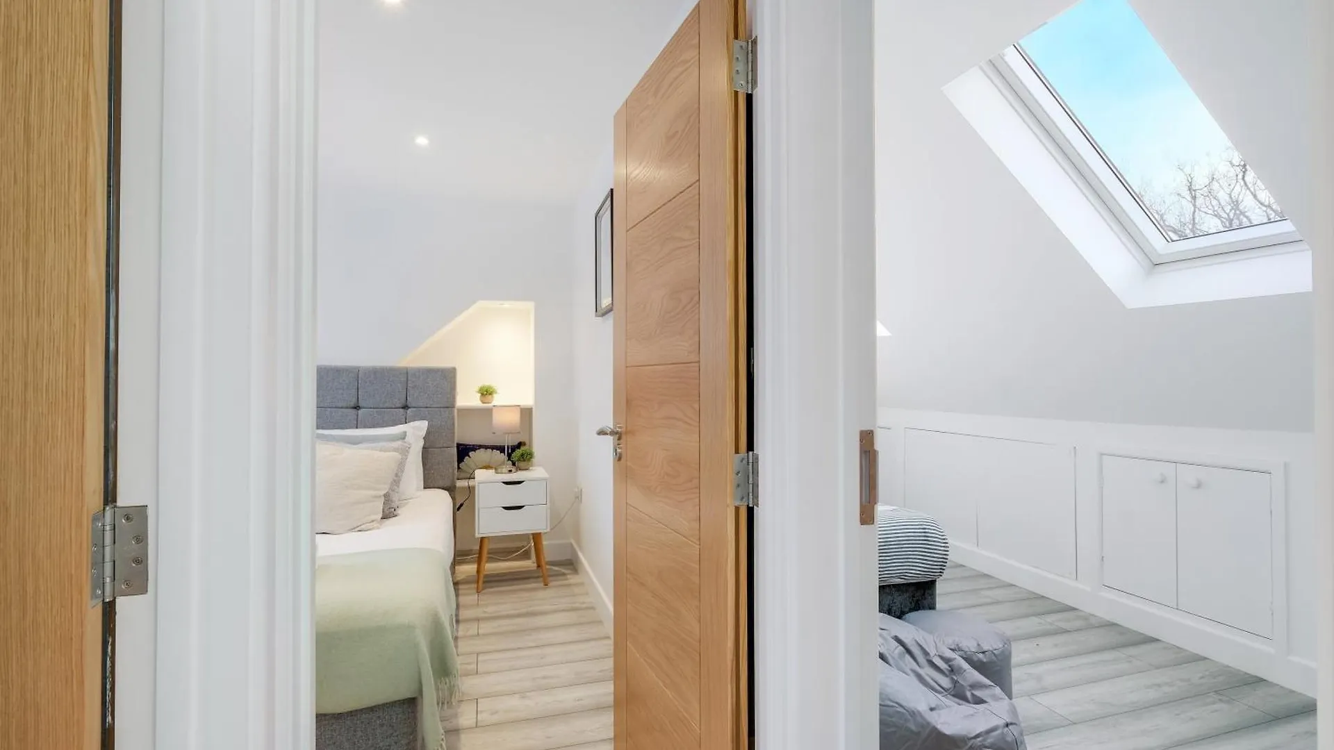 Bright 6 Bedroom 3 Bath House Ideal For Pinewood Studios Iver 0*,