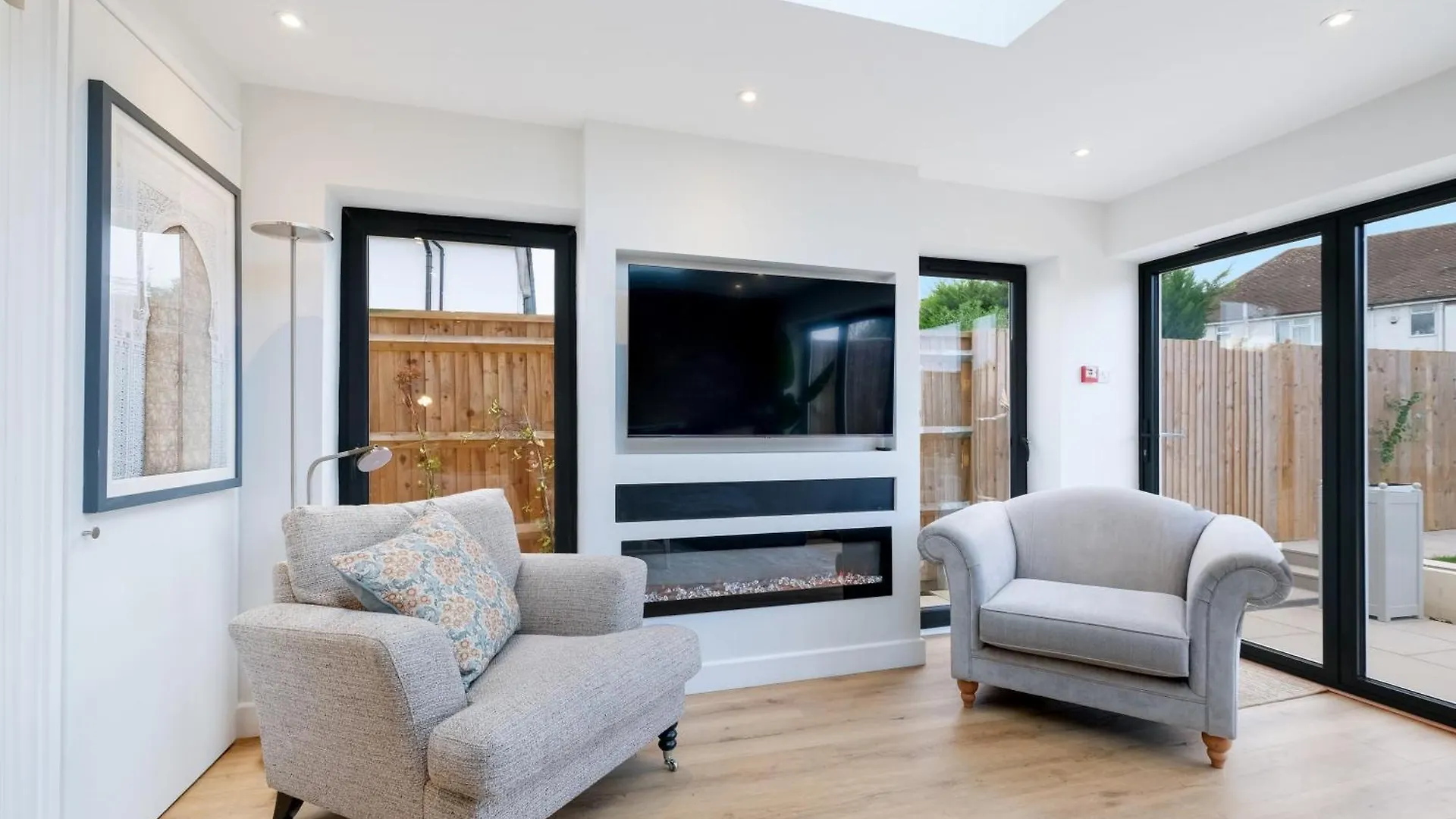 Bright 6 Bedroom 3 Bath House Ideal For Pinewood Studios Iver