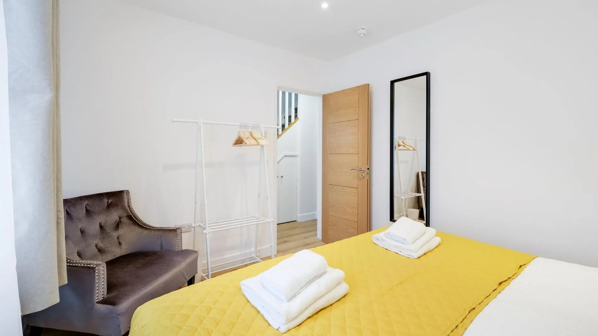 Bright 6 Bedroom 3 Bath House Ideal For Pinewood Studios Iver United Kingdom