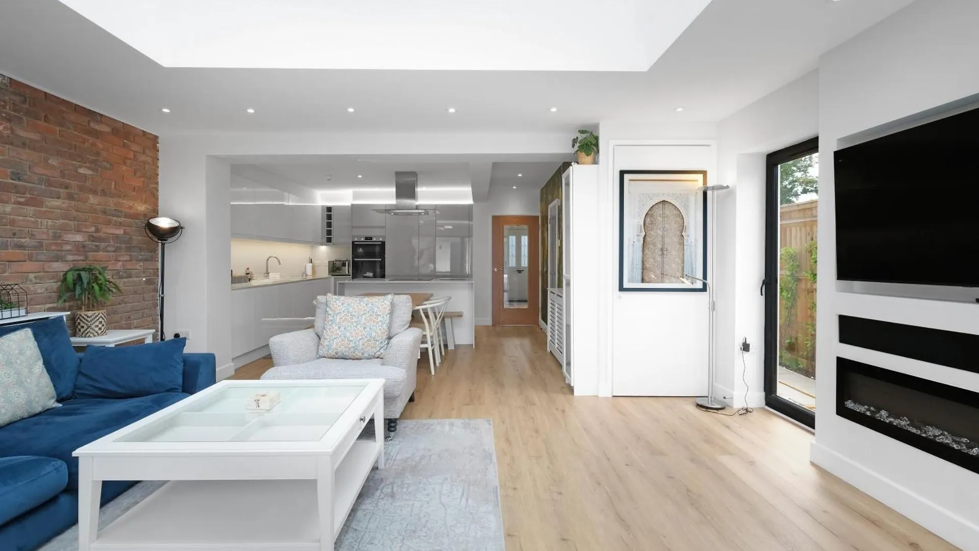 Bright 6 Bedroom 3 Bath House Ideal For Pinewood Studios Iver United Kingdom
