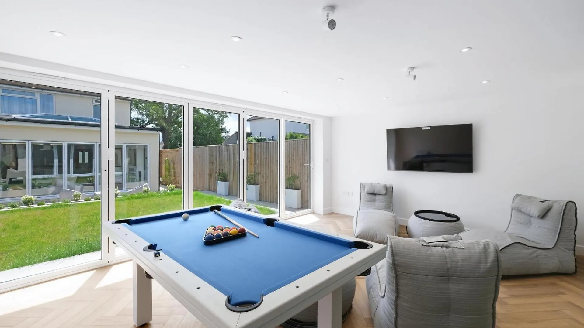 Holiday home Bright 6 Bedroom 3 Bath House Ideal For Pinewood Studios Iver