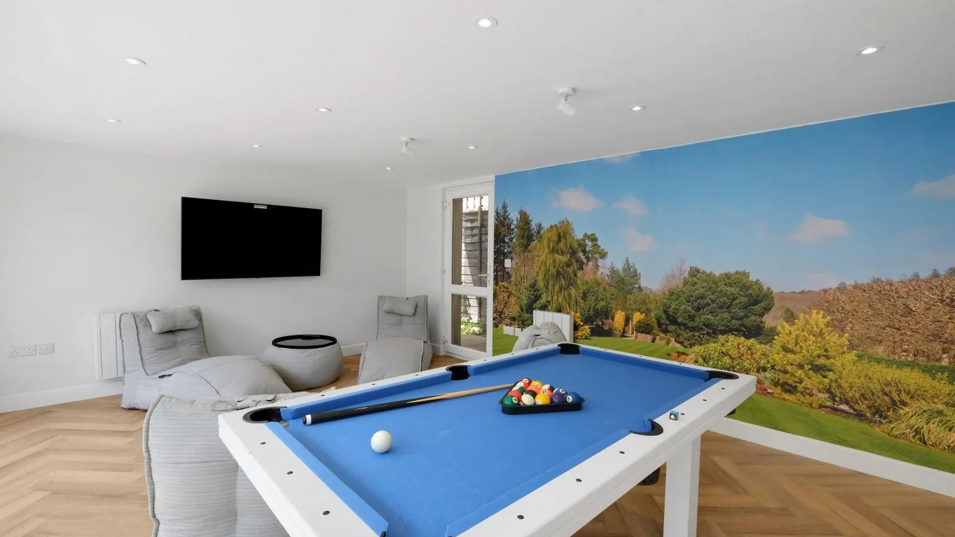 Bright 6 Bedroom 3 Bath House Ideal For Pinewood Studios Iver 0*,