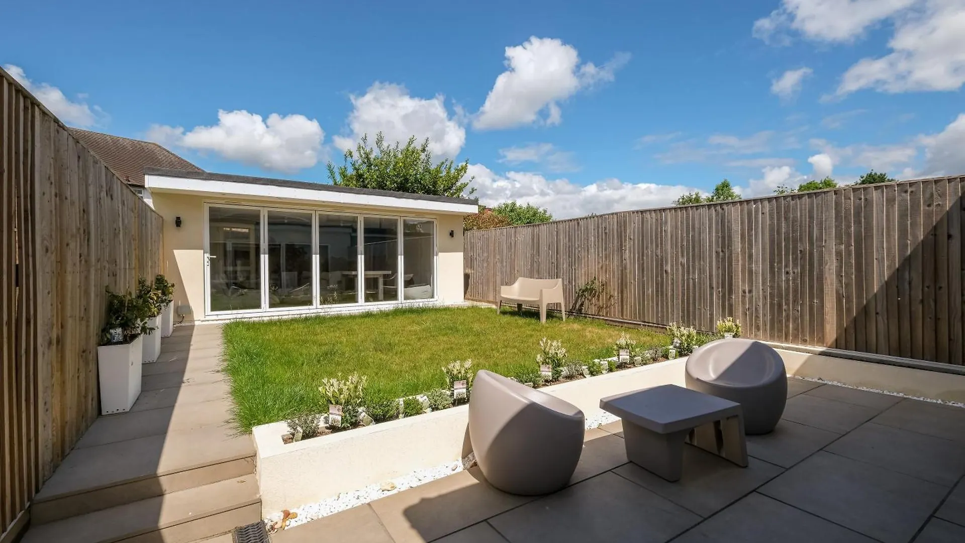 Bright 6 Bedroom 3 Bath House Ideal For Pinewood Studios Iver United Kingdom