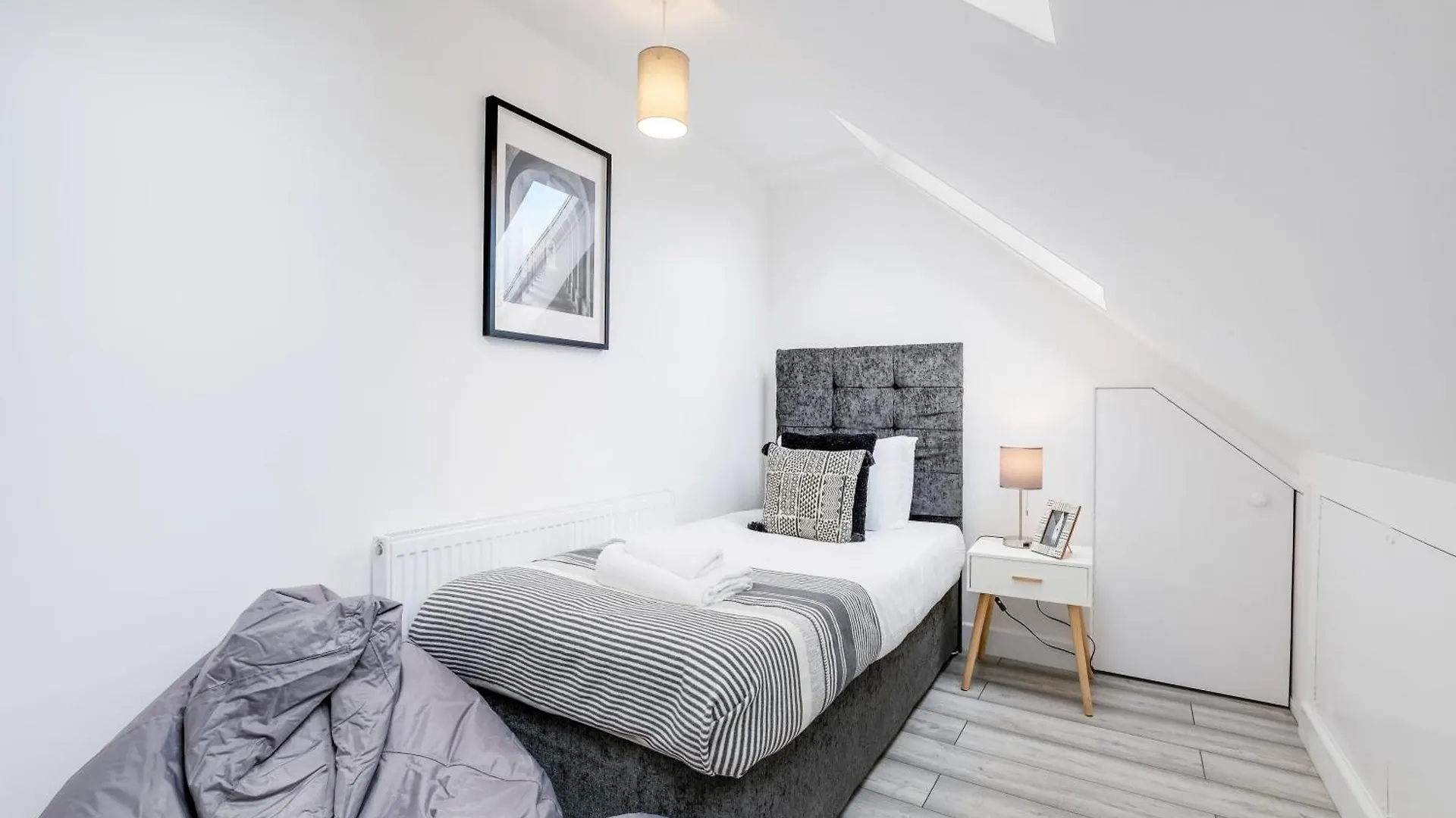 Bright 6 Bedroom 3 Bath House Ideal For Pinewood Studios Iver