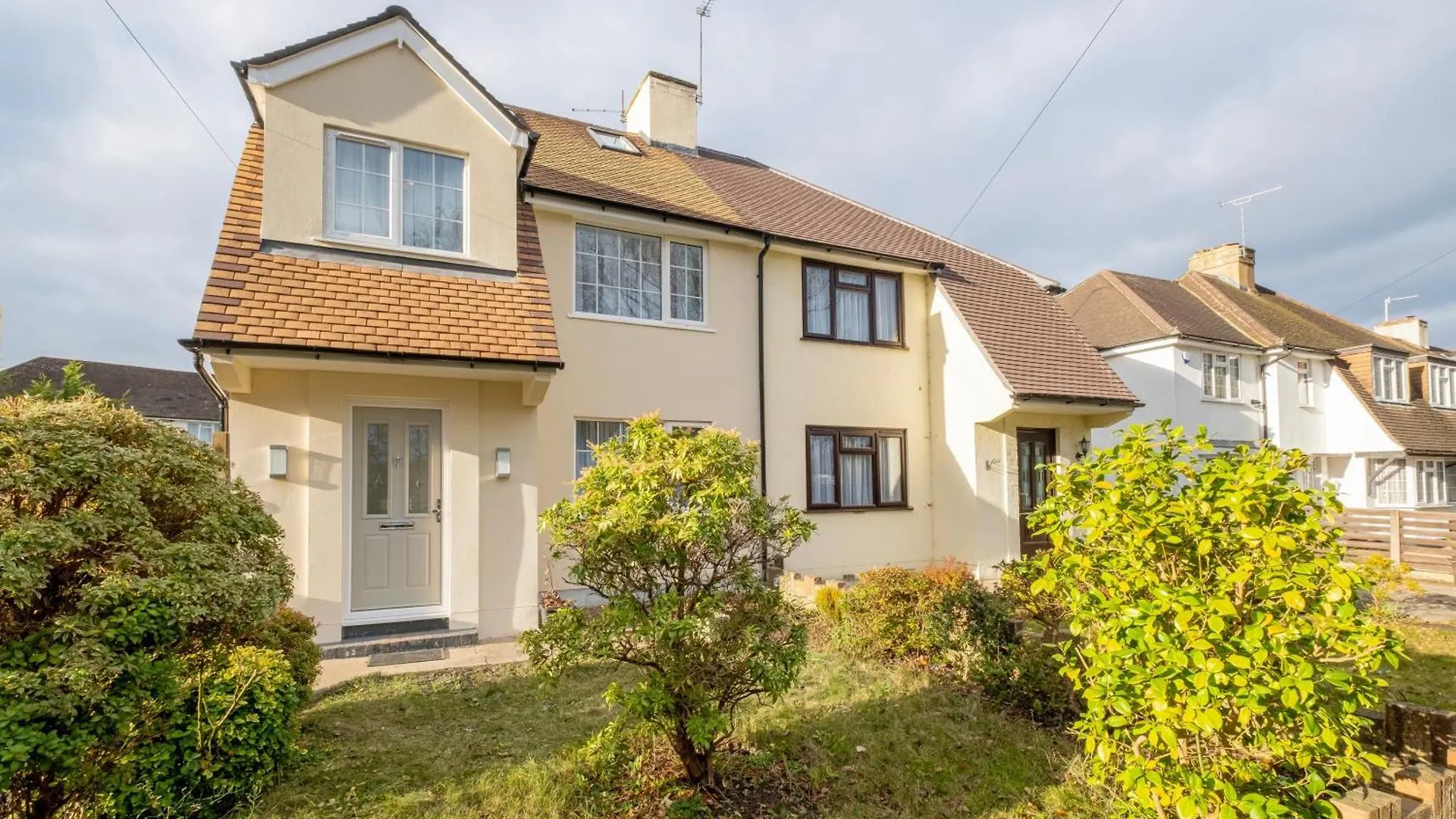 Bright 6 Bedroom 3 Bath House Ideal For Pinewood Studios Iver 0*,  United Kingdom